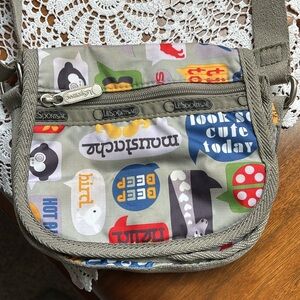 2000s LeSportsac small crossbody purse. Excellent condition.